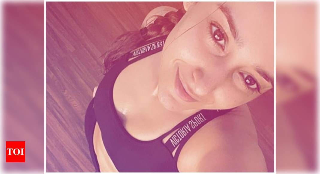 Ileana D'Cruz's 'sweaty, messy, still smiling' post-workout selfie is sure to grab your attention | Hindi Movie News