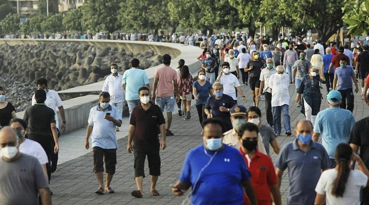 Mumbaikars Spotted Jogging at Marine Drive Wearing Face Masks: Is it Safe to Walk or Jog With the Mask On? Here’s What You Should Know Apart From Social Distancing
