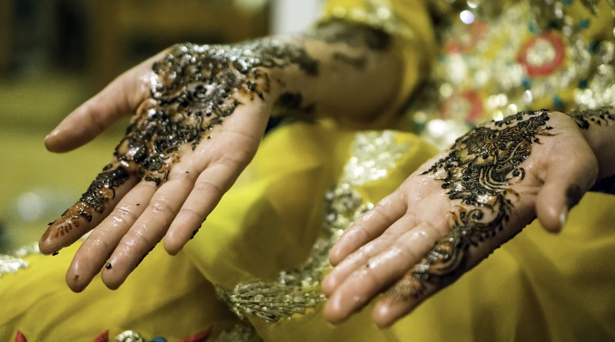 5-Minute Bakrid 2020 Simple and Easy Mehndi Designs: Latest Arabic Henna Patterns for Both Front and Back Hands to Flaunt During Eid al-Adha Festival (Watch Videos)