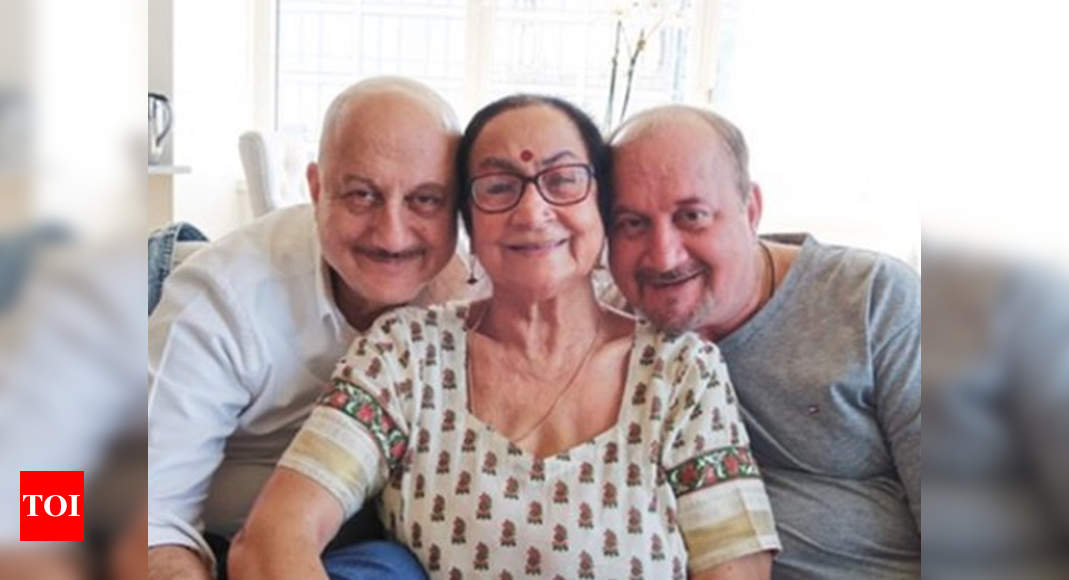 Anupam Kher confirms that his mother is in isolation ward, thanks fans for their support - watch video | Hindi Movie News