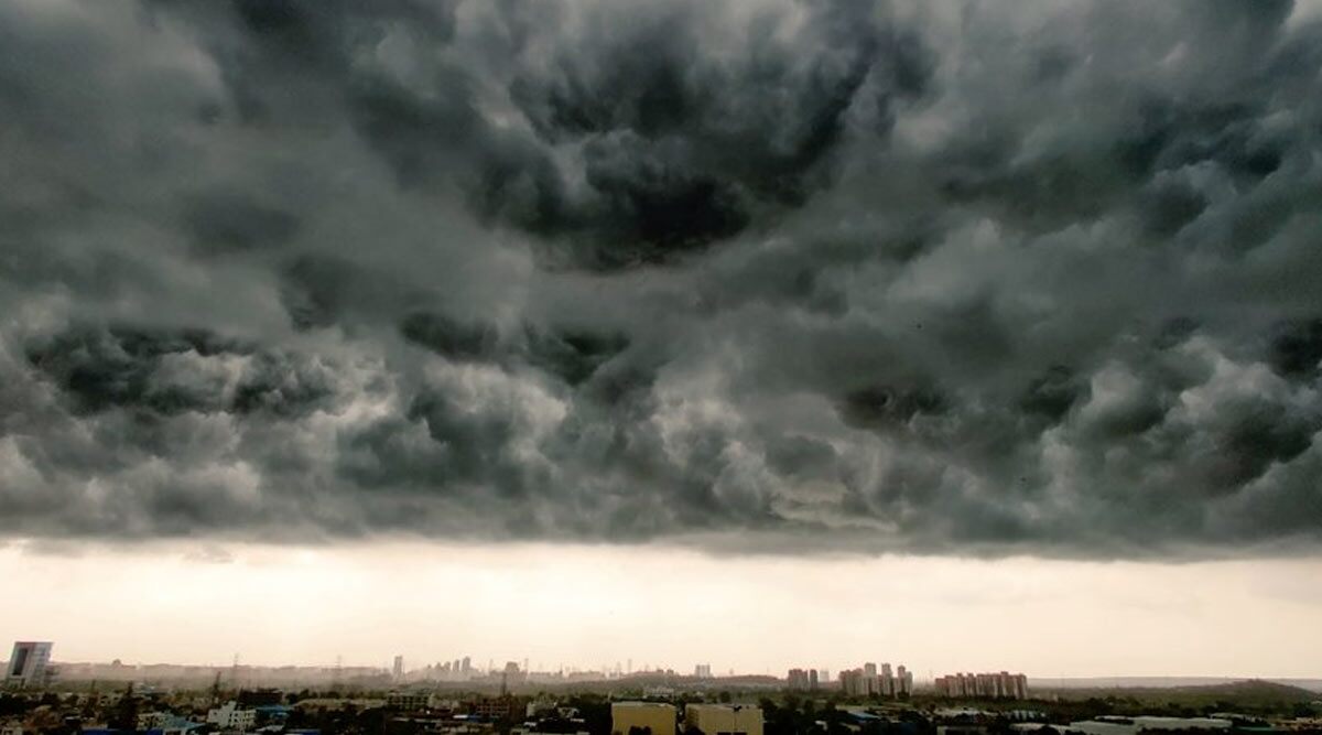 Black Clouds Envelope Gurugram! Netizens Call Dark Skies 'Straight Out of an Apocalypse' (View Mind-Boggling Pics and Videos From Gurgaon)