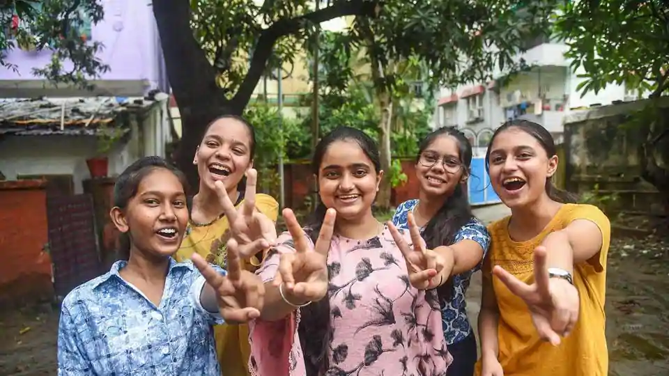 CBSE 12th Result 2020 Live Updates: CBSE declares class 12th result, how to check scores online and offline - education
