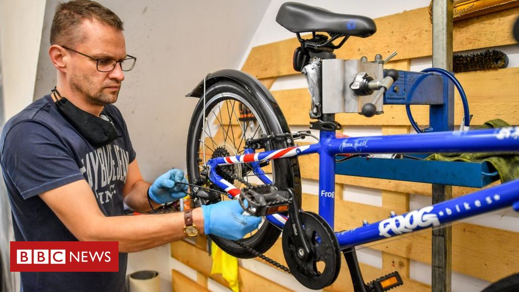 'Fix your bike' website crashes as scheme launches in England
