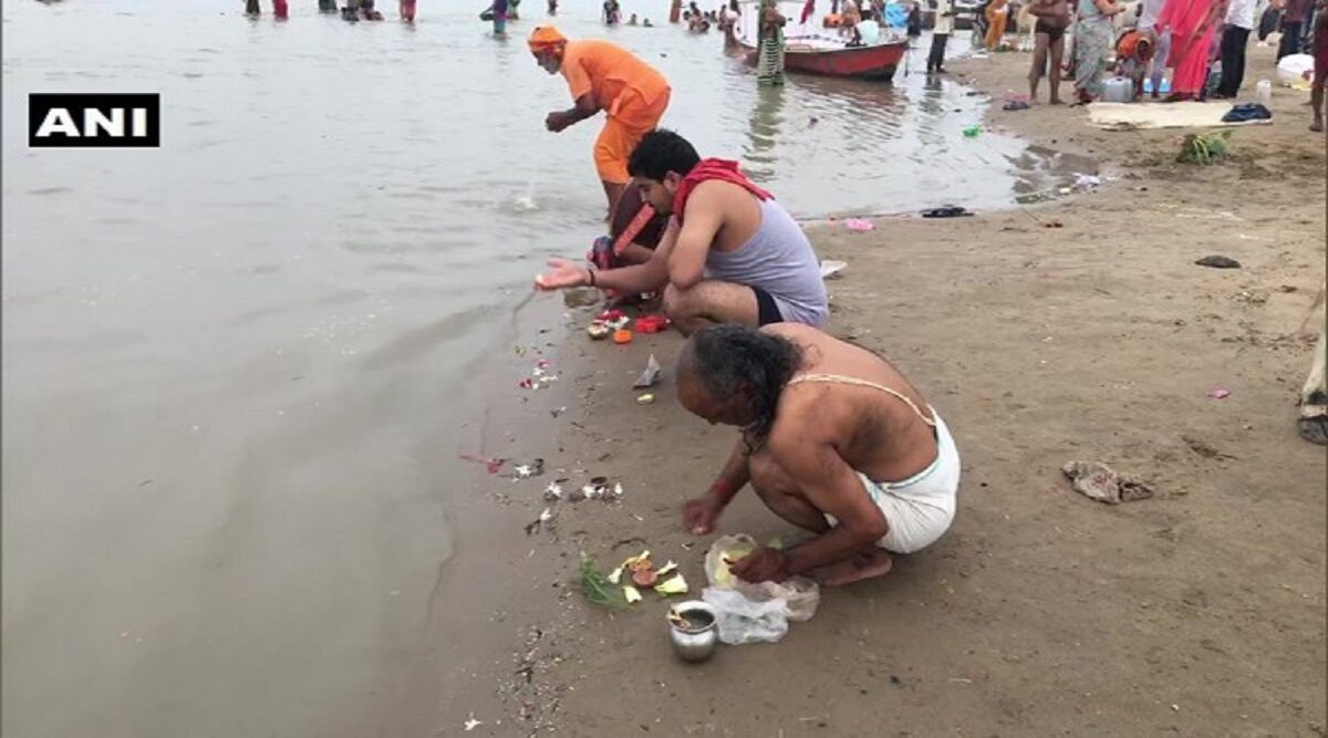 Guru Purnima 2020: Devotees Gather, Take Holy Dips at Sangam Ghat in Uttar Pradesh