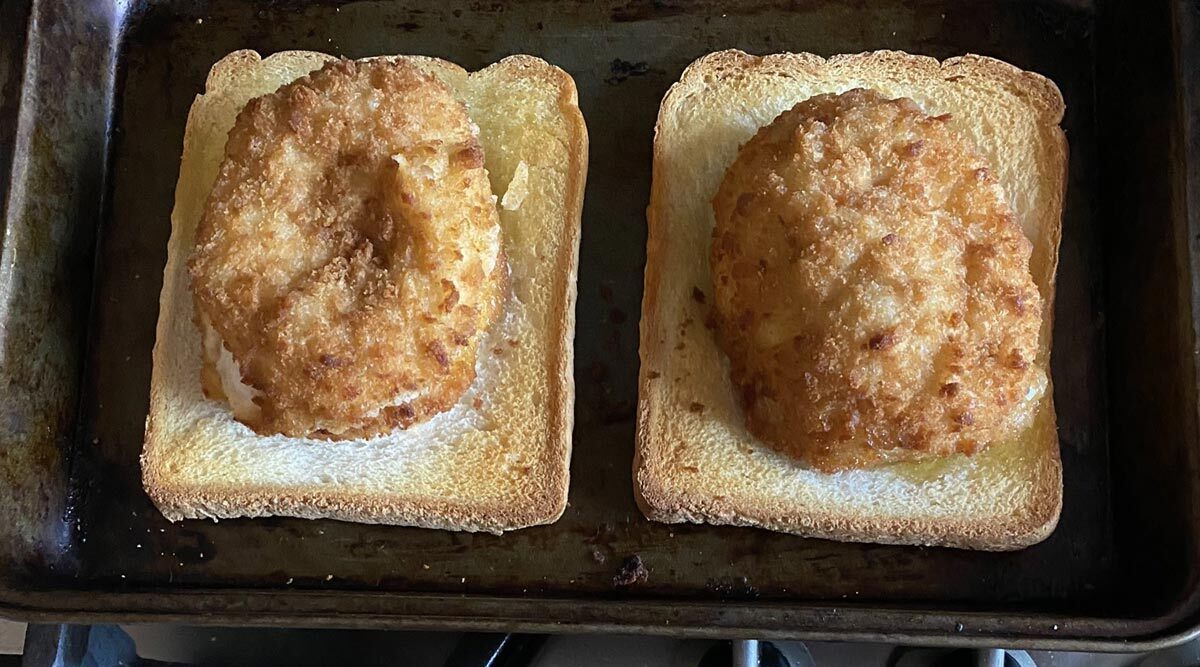 How to Make Garlic Bread While Cooking Chicken Kiev? This Man's Genius Cooking Hack Will Make You Wish You Had Known it Sooner! (View Pic)