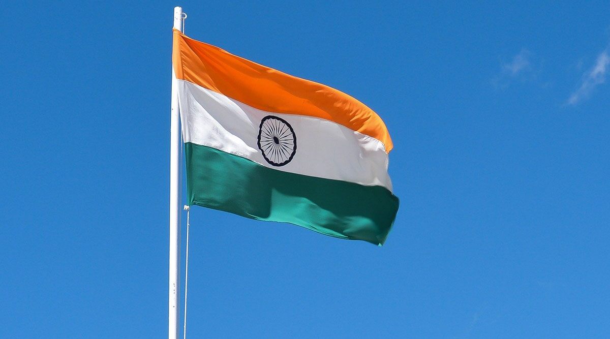How to Make Indian Flag at Home? Ahead of Independence Day 2020, Here Are Quick Craft Ideas to Make Tricolour, The National Flag of India and Celebrate the Day (Watch DIY Videos)