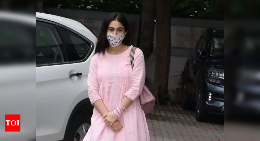 Sara Ali Khan's driver tests positive for Covid-19, the actress and her family have all tested negative | Hindi Movie News