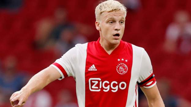 Donny van de Beek: Manchester United agree £40m fee for Ajax midfielder