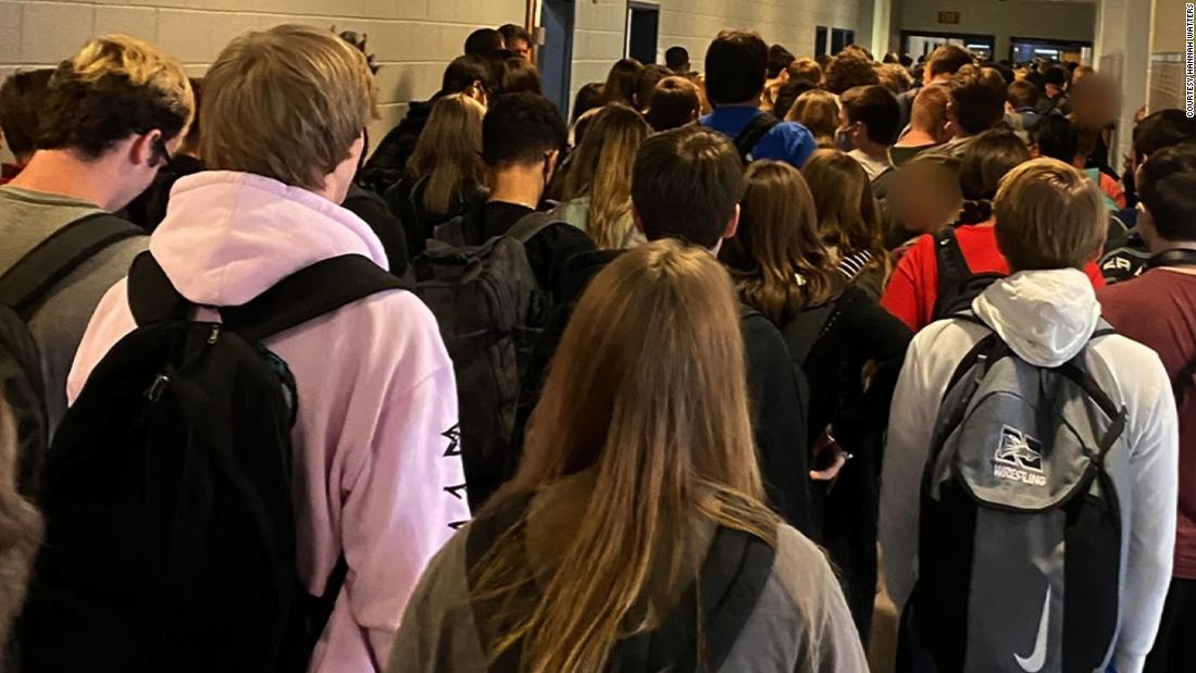 Georgia school seen in photo of a crowded hallway will briefly move to online learning after reporting 9 cases of Covid-19