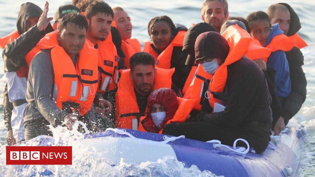 Migrant crossings: Use of navy ships to stop boats 'dangerous'