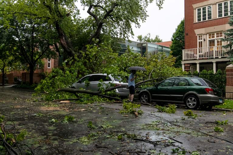 Derecho hits Chicago with up to 100 mph winds, slams Upper Midwest
