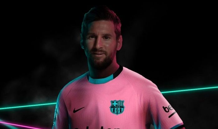 Lionel Messi: Barcelona Striker Models New Shirt Ahead of Training, Twitter Reacts
