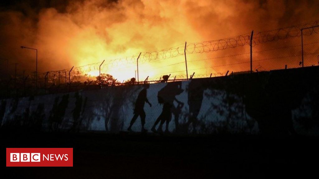 Moria migrant camp: Fire destroys Greece's largest camp on Lesbos