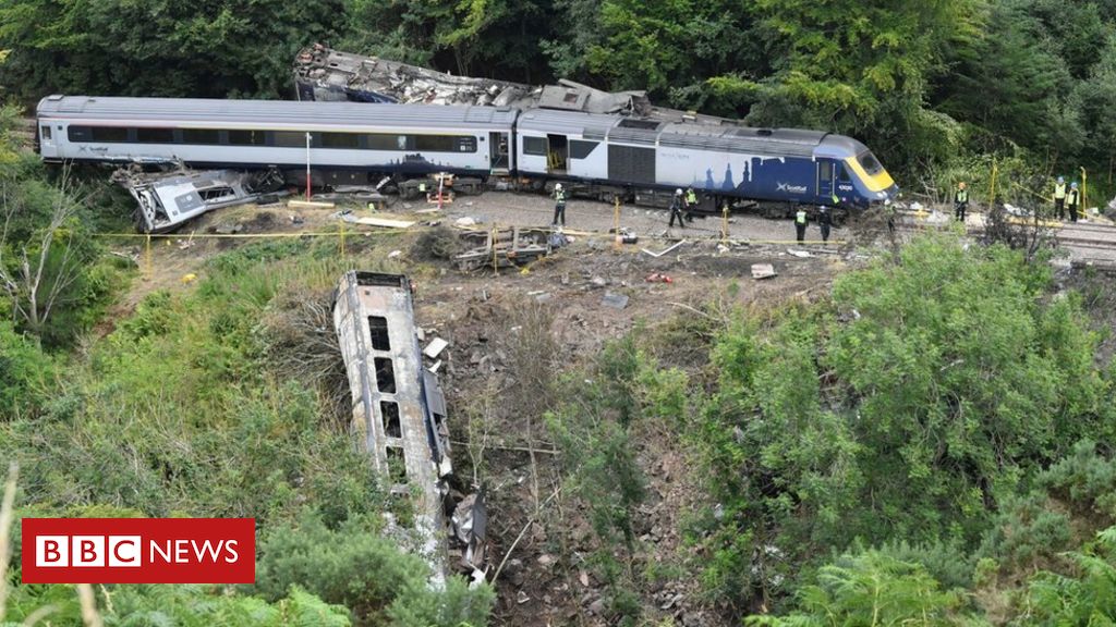 Report says derailed Stonehaven train hit rocks and gravel