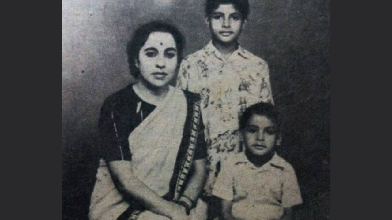 Amitabh Bachchan shares throwback Picture with mother and younger brother, says - that special day