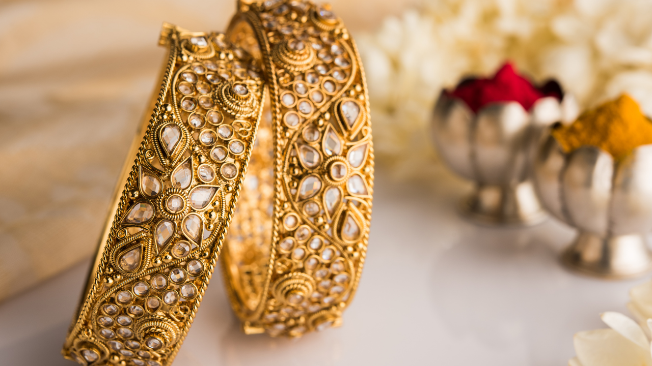Gold Silver Price: Gold price reduced by Rs 2500 in November know today cheap or expensive