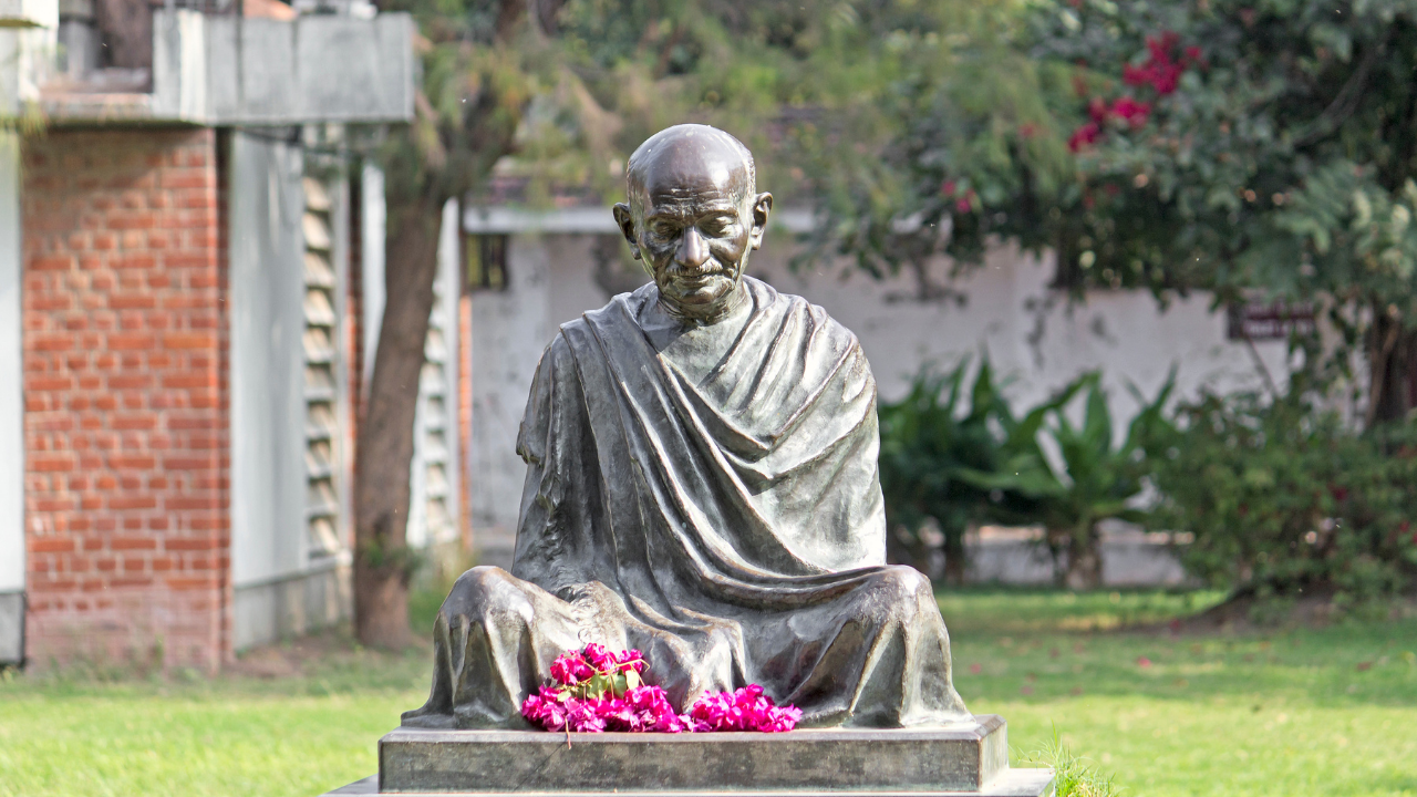 مہاتما گاندھی کی برسی: عدم تشدد ، دیانتداری اور شماری کی مثال