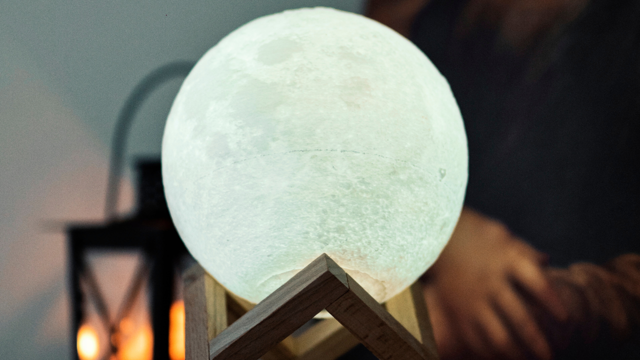 Here Are The Top 3 Reasons of Buying A Moon Night Lamp In 2021