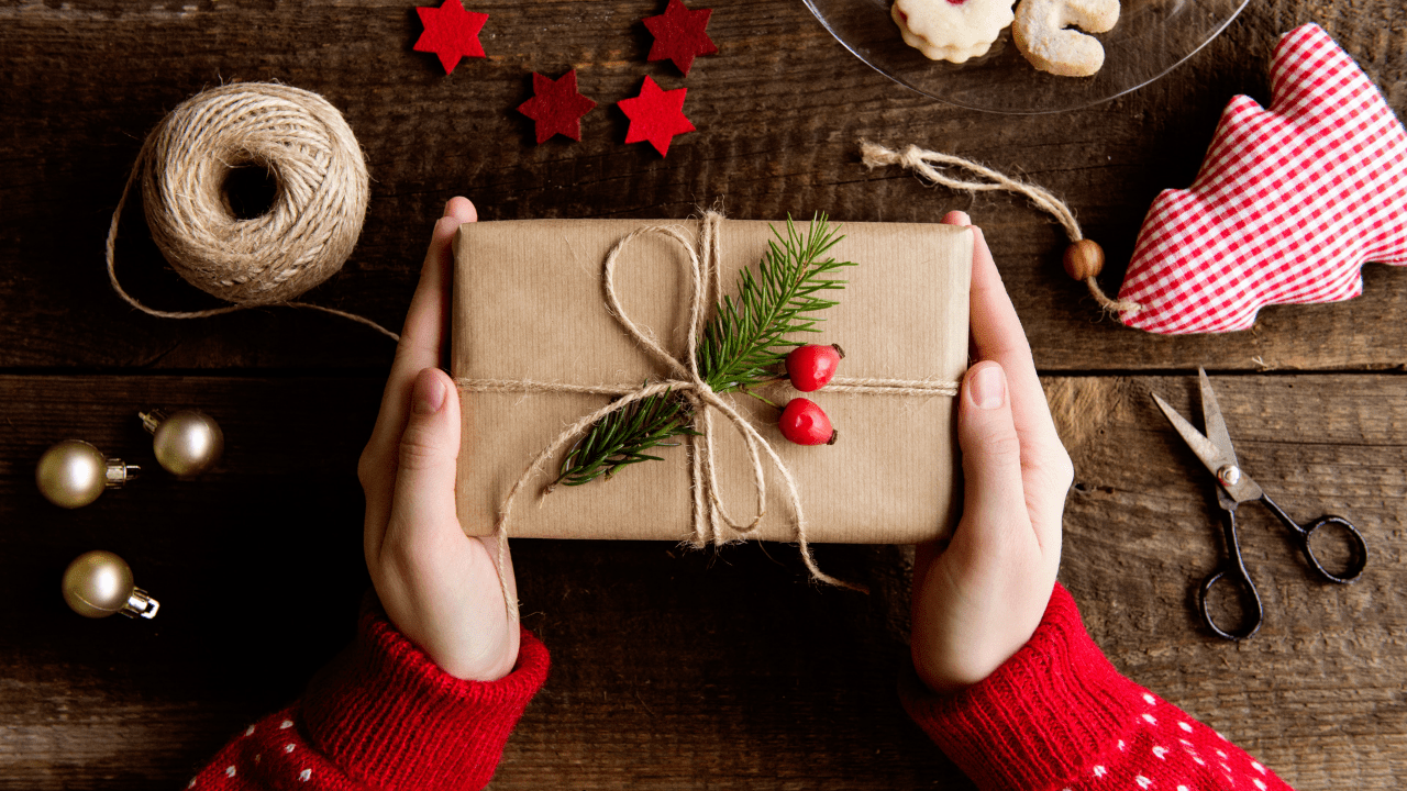 How Can Purchasing Christmas Gift Online Be Beneficial For You?