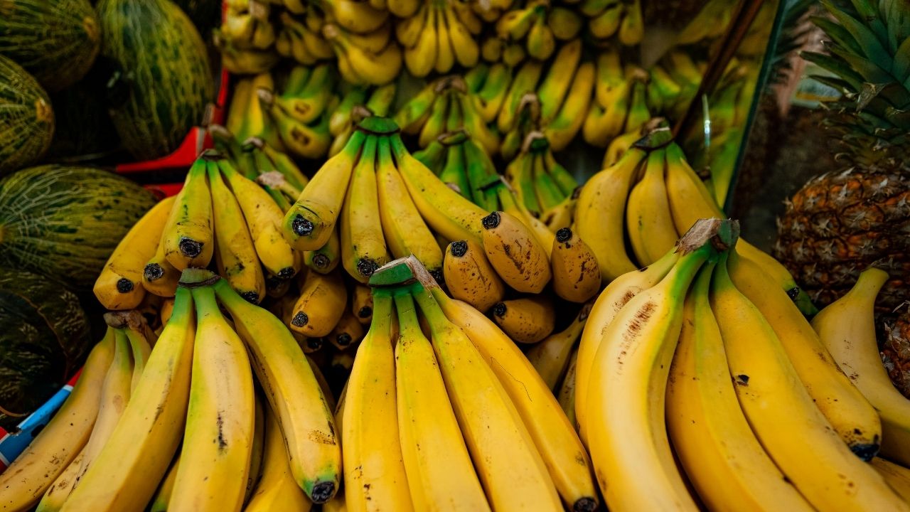 Yellow-yellow bananas will remain fresh for 1 week, just have to store like this