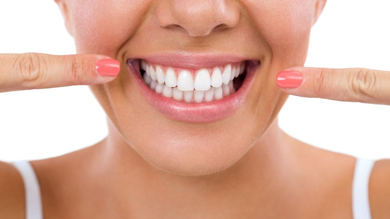 Use these things to remove yellowing of teeth and keep bones strong