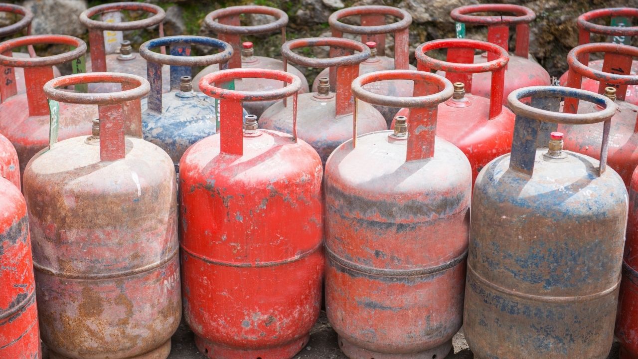 Price of LPG gas cylinders increased again, expensive Rs 50 in four days, know how much rate