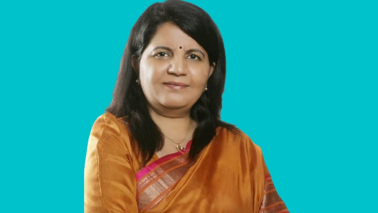 UP Women's Commission member resigns, allegations of corruption leveled against the government