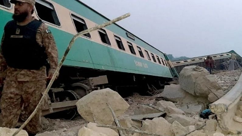 Pakistan Train Accident: 30 died, more than 50 injured in a collision between two trains in Pakistan's Daharki