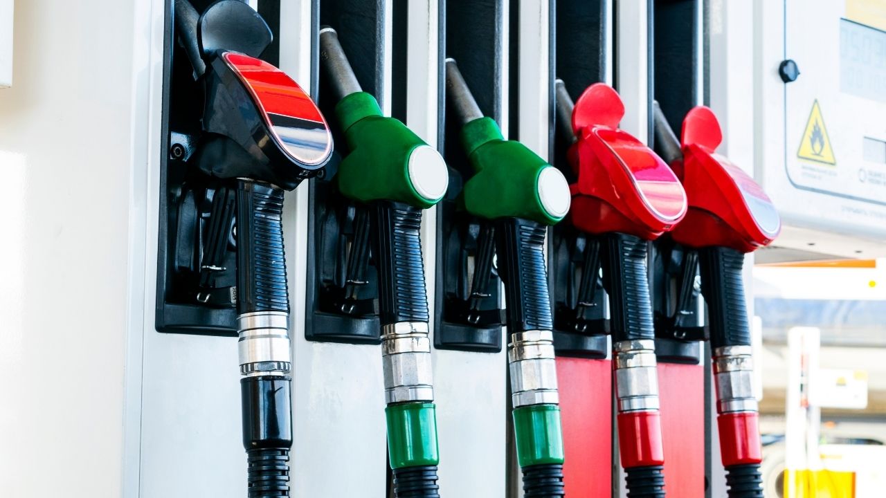 Petrol and Diesel became expensive for the second consecutive day, the price increased by Rs 1.75 in 8 days