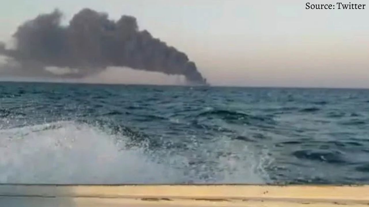 The largest ship of the Iranian Navy caught fire, submerged in the Gulf of Oman