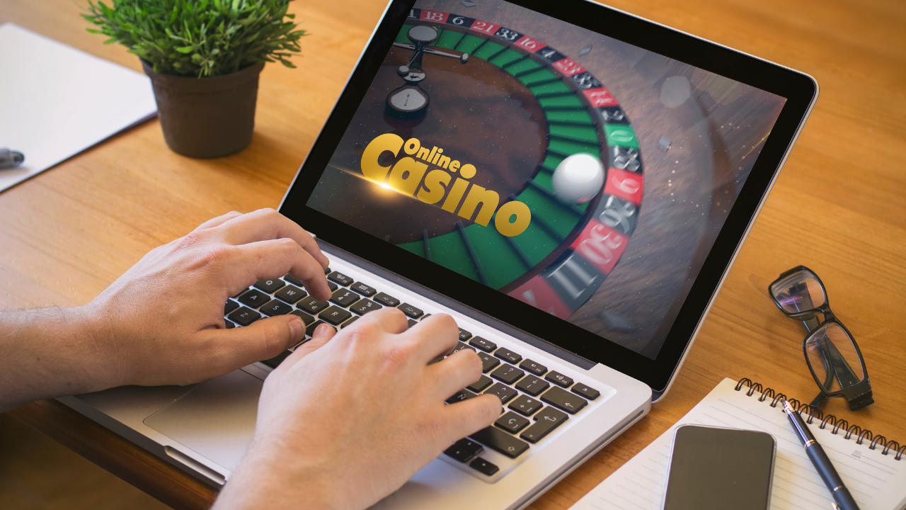 What is an online casino?