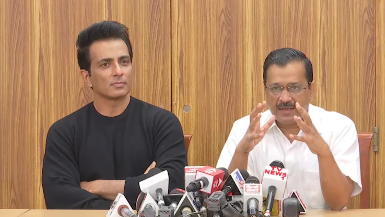 Delhi: Actor Sonu Sood meets Arvind Kejriwal, discussions intensify about joining 'AAP'