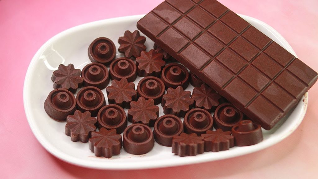 चॉकलेटचे आरोग्य फायदे आणि जोखीम