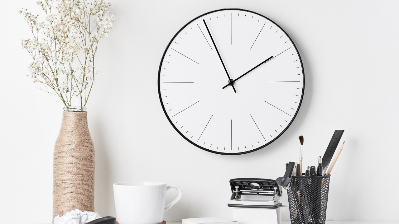 Decorate Your Space This New Year with These 6 Wall Clocks