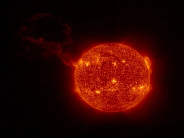 تلتقط المركبة المدارية الشمسية التابعة لوكالة ناسا ووكالة الفضاء الأوروبية أكبر "ثوران شمسي بارز" تم رصده على الإطلاق