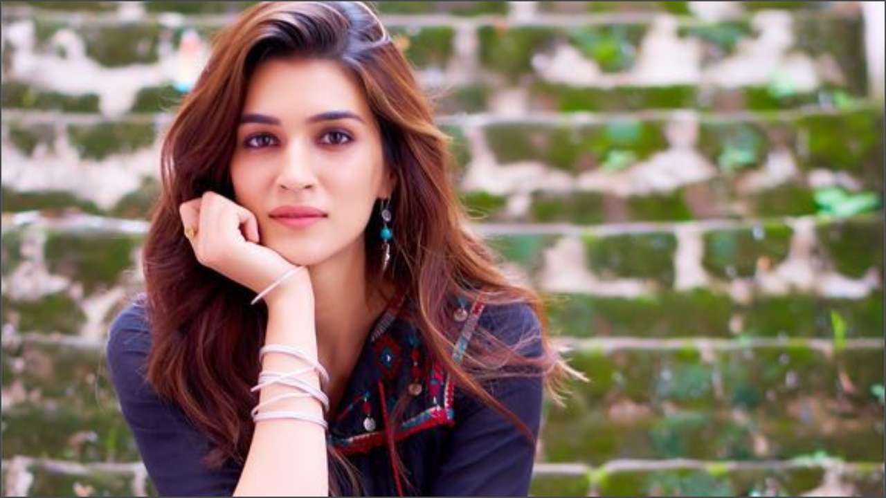 Kriti Sanon Keeping Up With Her Workout Routine, Despite The Environment
