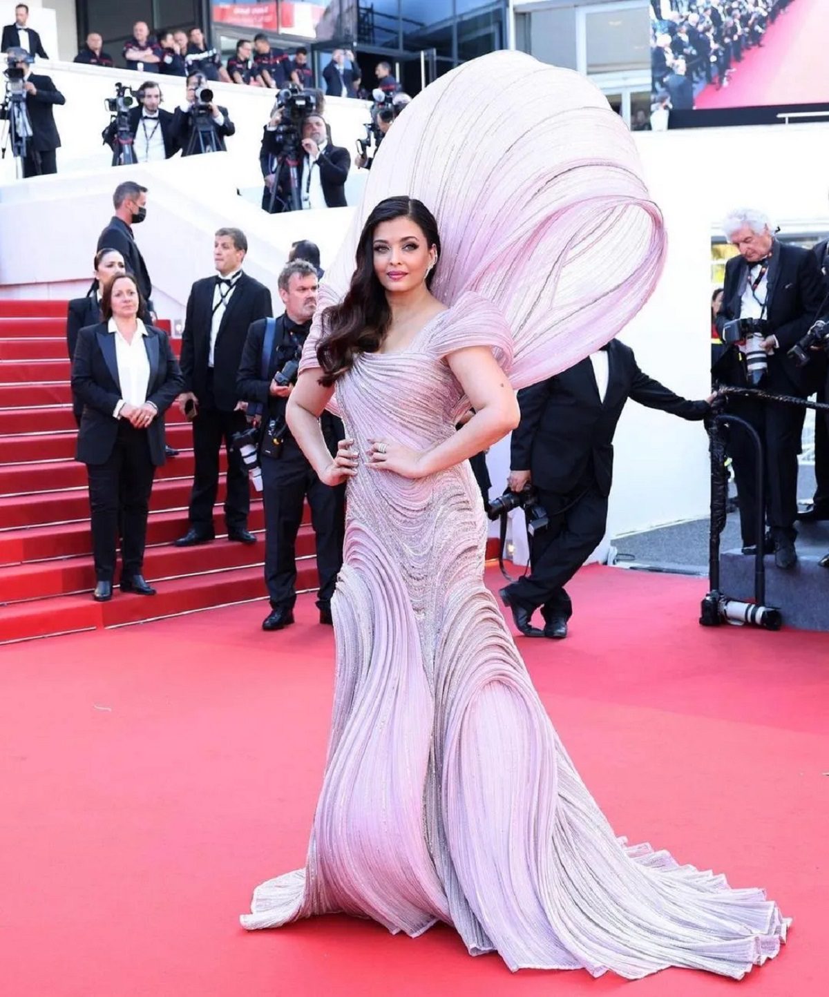 Aishwarya Rai Bachchan's 'Cannes 2022' Look Gets All The Attention: Pics