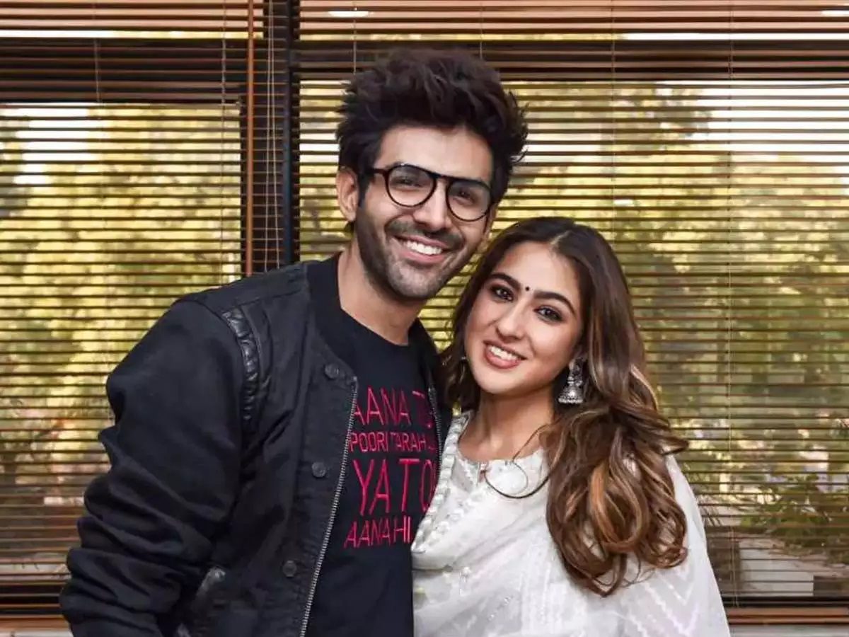 Sara Ali Khan And Kartik Aaryan: The Couple Appeared Together After Long, Fans Go Wild; Take A Look At Sara's Hot Black Gown