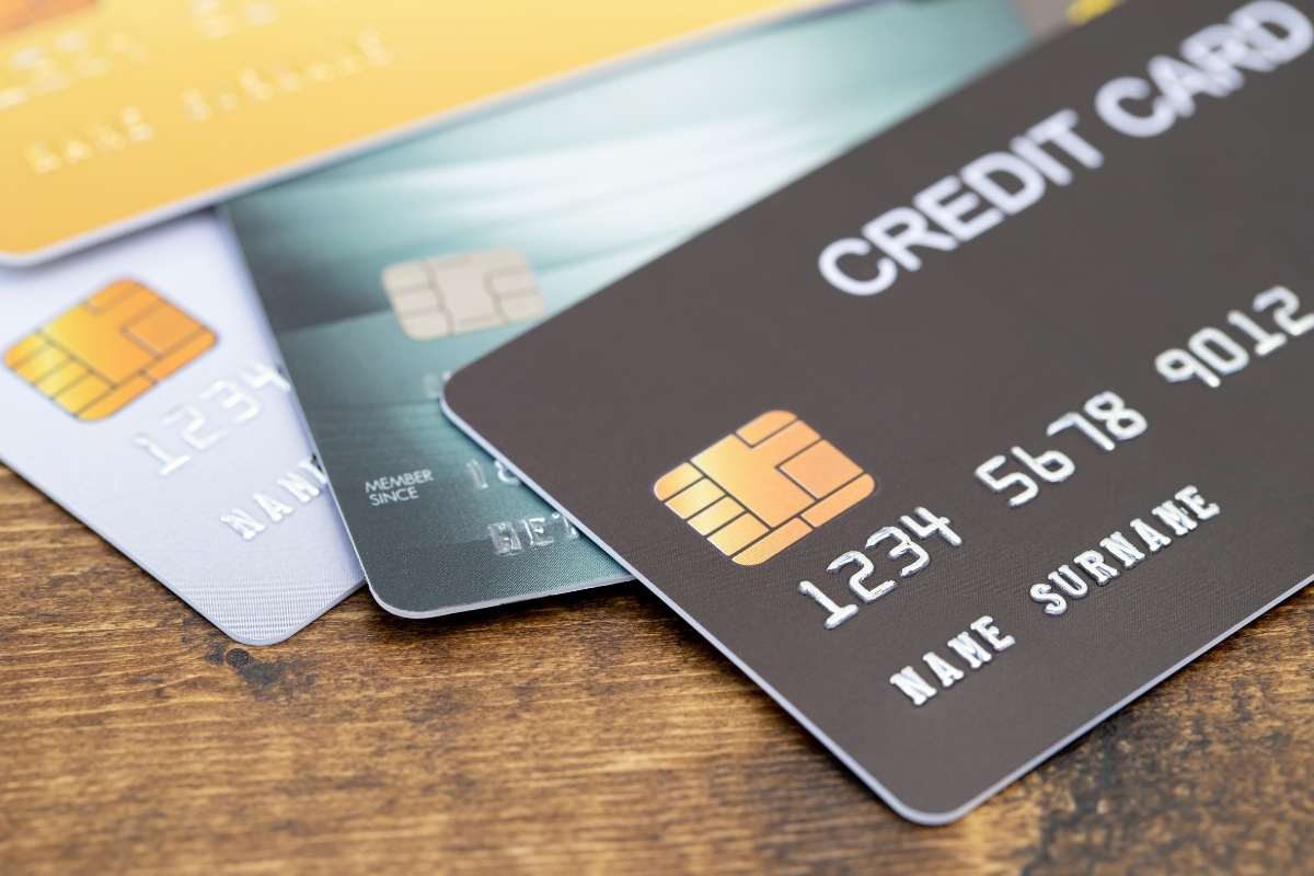 كيف تقلل مدفوعات الفوائد على فواتير بطاقتك الائتمانية؟