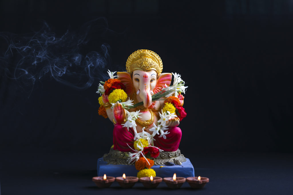 Best Ganpati Bappa DP & HD Wallpapers for mobile and PC to use on Ganesh  Chaturthi 2022: Lord Ganesha Profile Pictures for WhatsApp, Instagram, and  Facebook