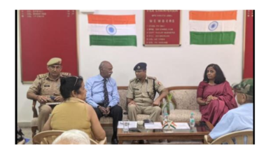 Noida cops hold a meeting in Arun Vihar with elderly residents to raise cyber awareness