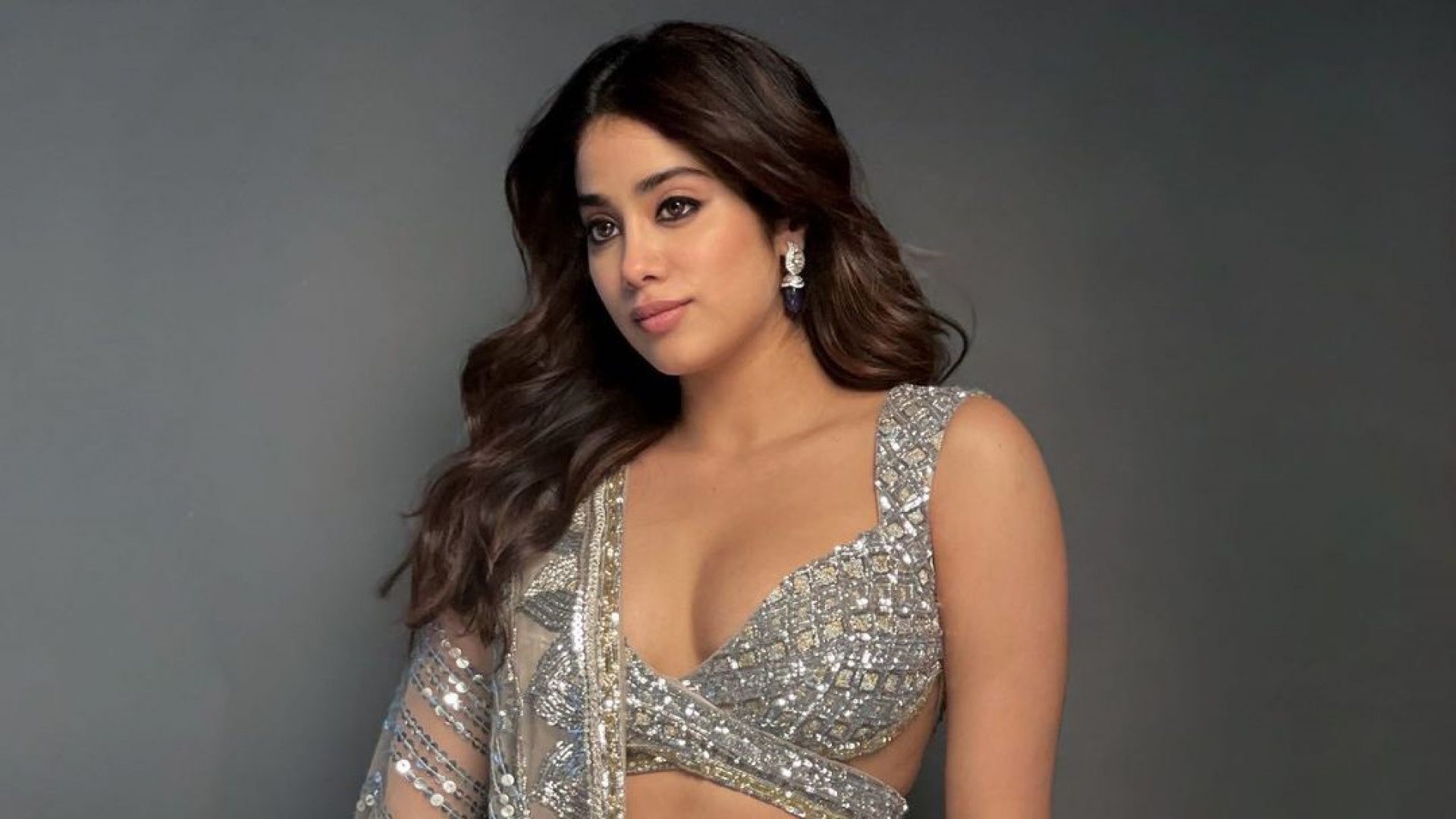 Janhvi Kapoor Steals The Show Wearing A Bo*ld Sequined Saree