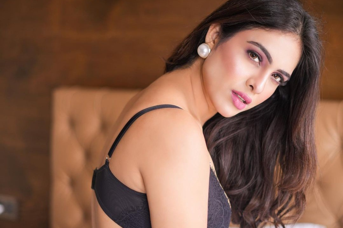 Neha Malik's bo*ld cleavage flauting floral bikini photoshoot is too hot to handle