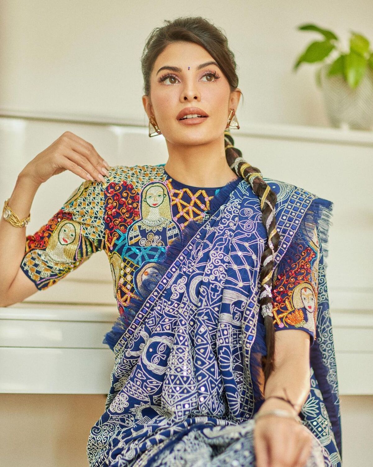 Jacqueline Fernandez Looks Like A Bo*ld Desi Diva In A Hand-Embroidered Saree