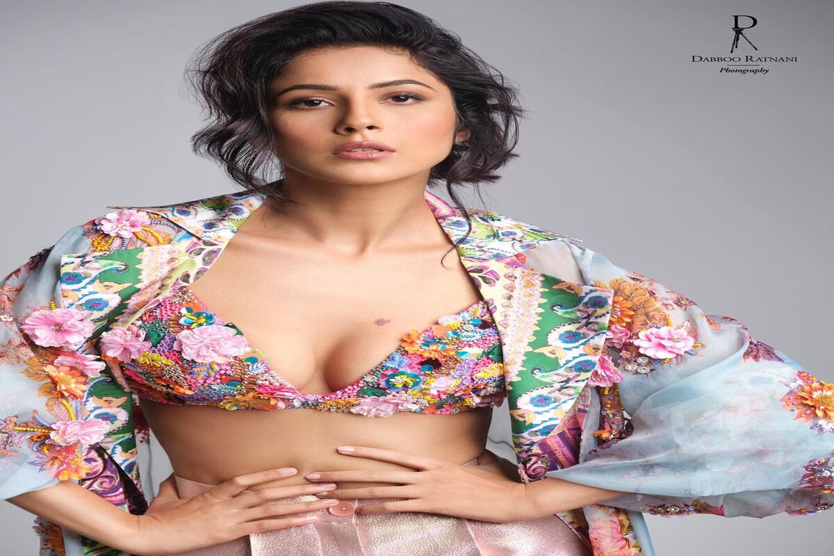 'Big Boss' Participant, Shehnaaz Gill In Her Bo*ld Floral Outfits Is A Sight To Behold
