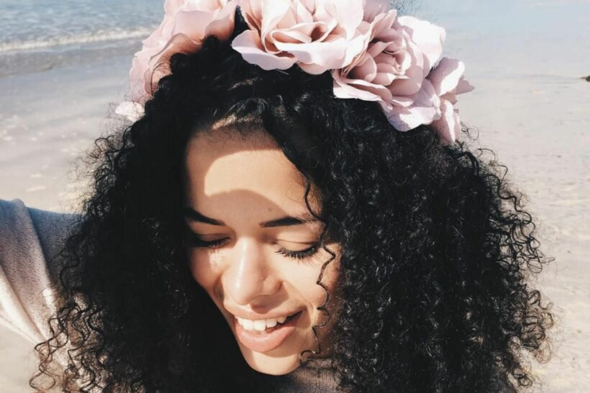 8 Hawaiian Hairstyles To Try During Your Upcoming Beach Days