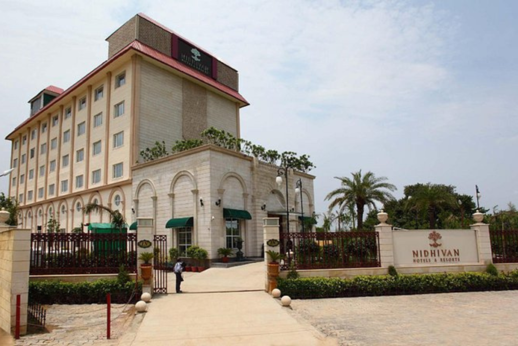 Hotel Nidhivan Sarovar Portico
