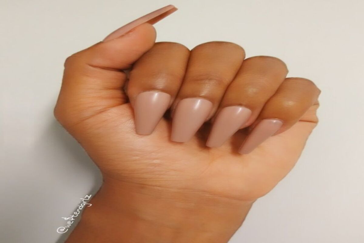 6 Nude Nail Designs Try To Look Bo*ld And Sophisticated
