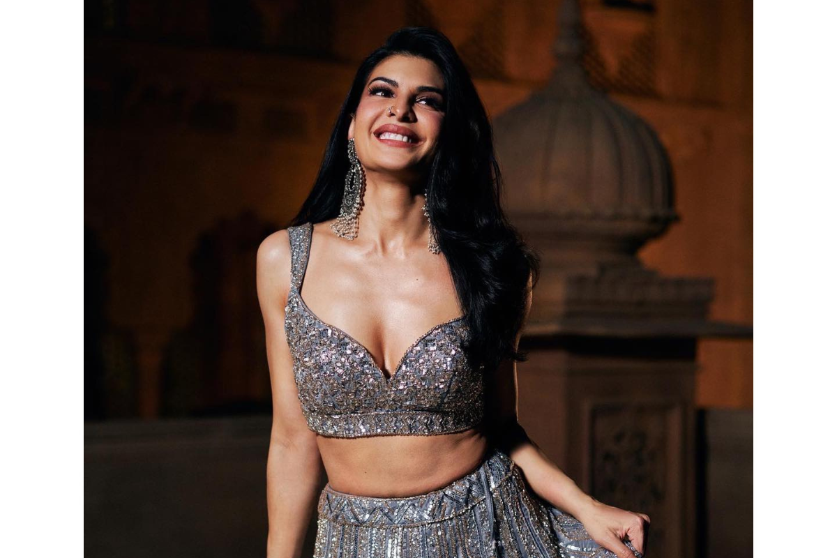Jacqueline Fernandez Looks Stunning In Embellished Gown While Performing For Her "Deewanes"