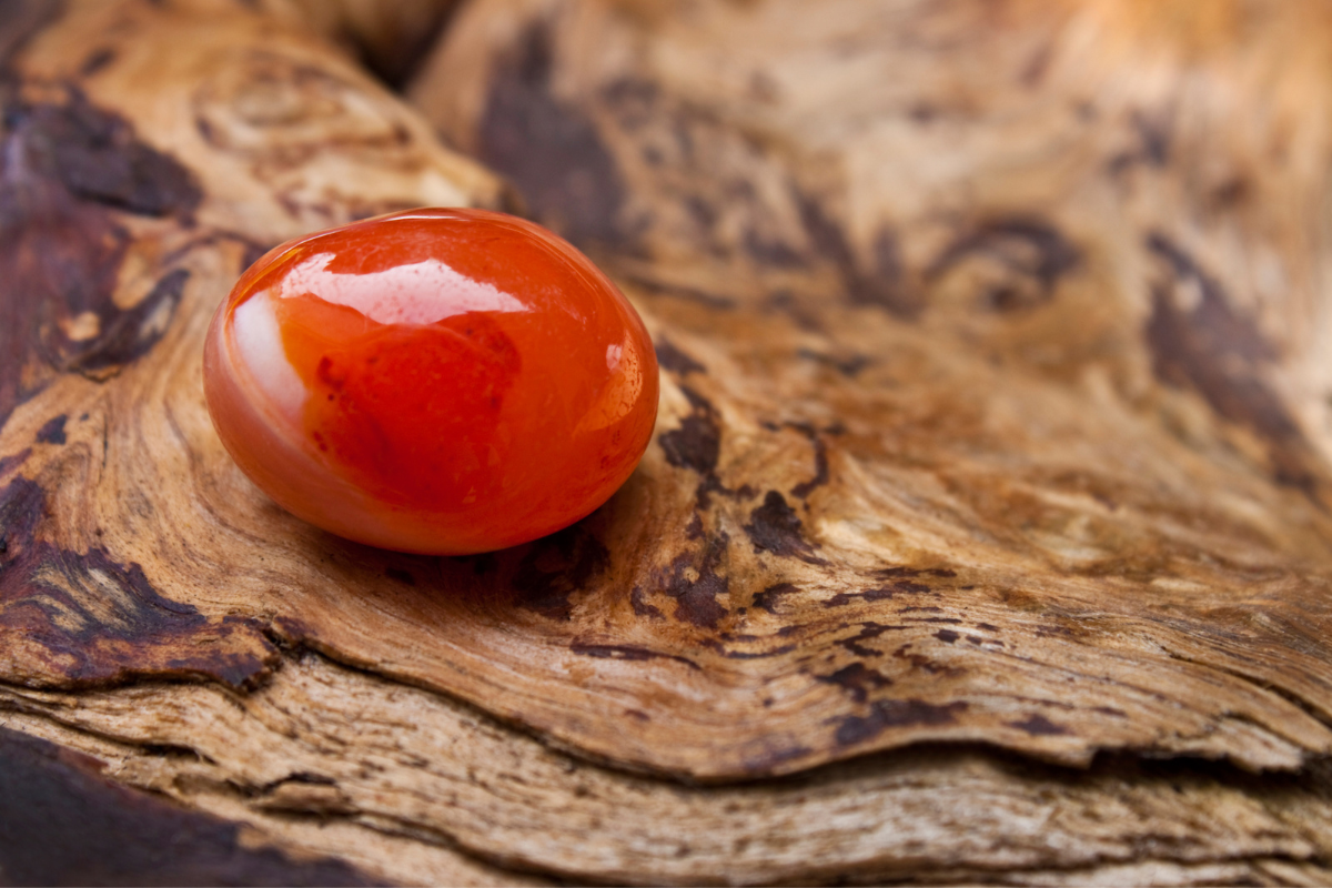 Carnelian Benefits: How To Use This Magical Stone For Inspiration, Confidence, Creativity & More
